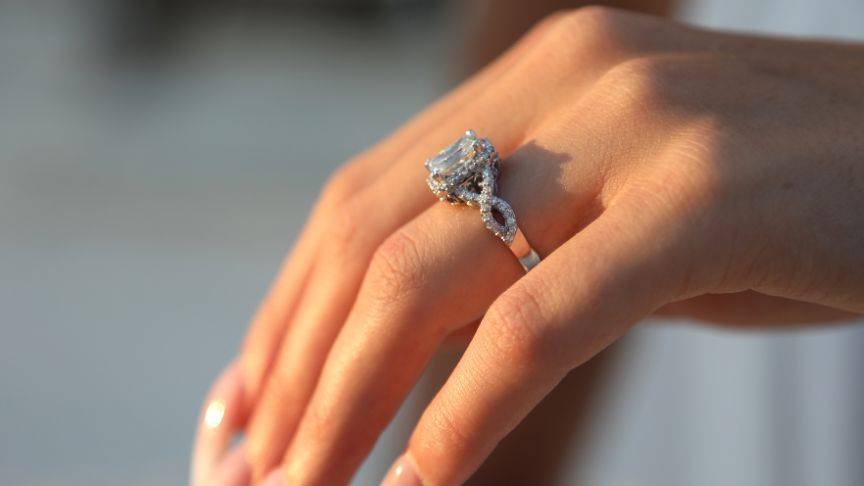 
Essential Tips: How to Choose Vintage Engagement Rings for Women

